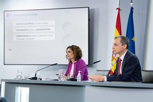 María Jesús Montero y Pedro Duque durante la rueda de prensa posterior al Consejo de Ministros