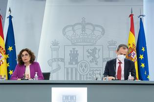 María Jesús Montero y Pedro Duque durante la rueda de prensa posterior al Consejo de Ministros