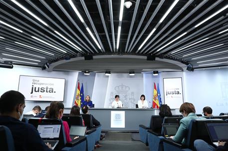 30/11/2021. Rueda de prensa posterior al Consejo de Ministros: Isabel Rodríguez, Nadia Calviño y Diana Morant. La ministra de Política Terri...