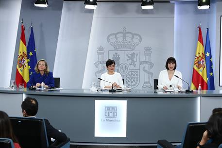 30/11/2021. Rueda de prensa posterior al Consejo de Ministros: Isabel Rodríguez, Nadia Calviño y Diana Morant. La ministra de Política Terri...