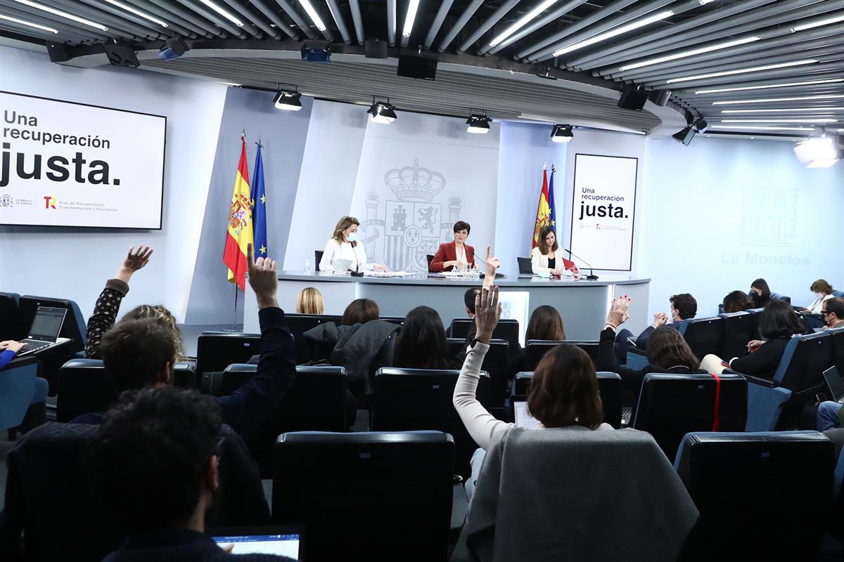 1/02/2022. Rueda de prensa posterior al Consejo de Ministros: Isabel Rodríguez, Raquel Sánchez e Ione Belarra. La ministra de Política Terri...
