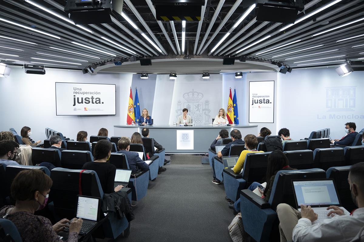 1/03/2022. Rueda de prensa posterior al Consejo de Ministros: Isabel Rodríguez, Nadia Calviño y Raquel Sánchez. La ministra de Política Terr...