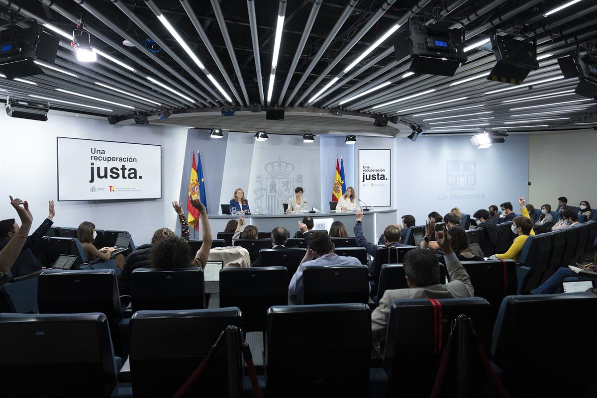 1/03/2022. Rueda de prensa posterior al Consejo de Ministros: Isabel Rodríguez, Nadia Calviño y Raquel Sánchez. La ministra de Política Terr...