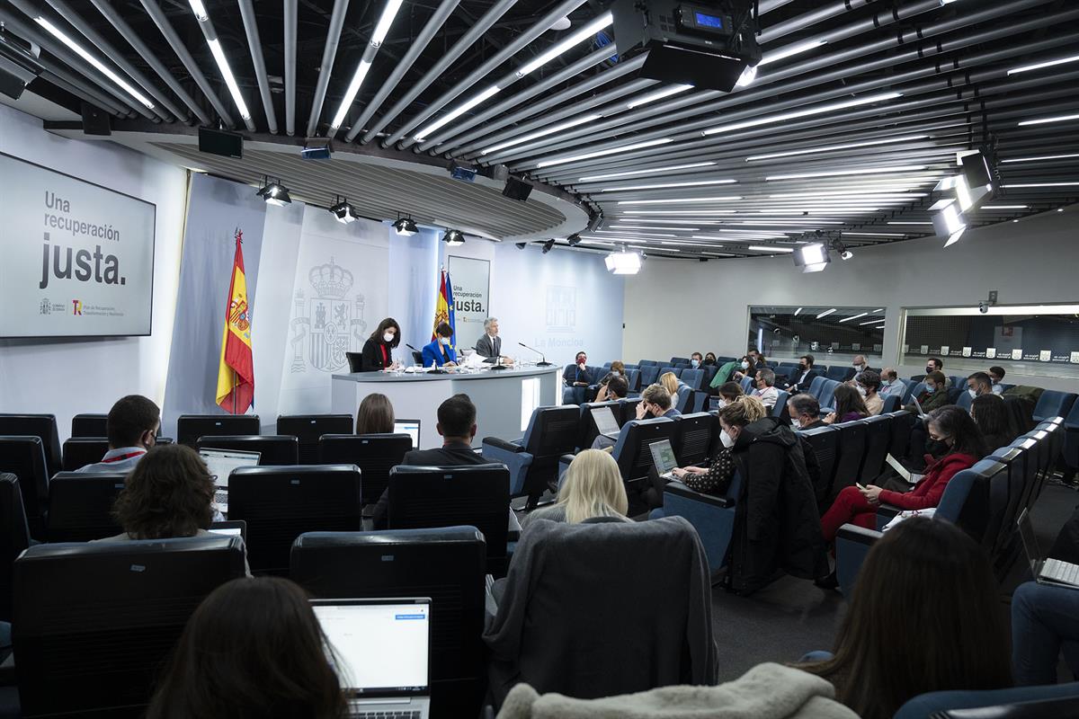 4/03/2022. Rueda de prensa posterior al Consejo de Ministros: Llop, Rodríguez y Grande Marlaska. La ministra de Justicia, Pilar Llop, la min...