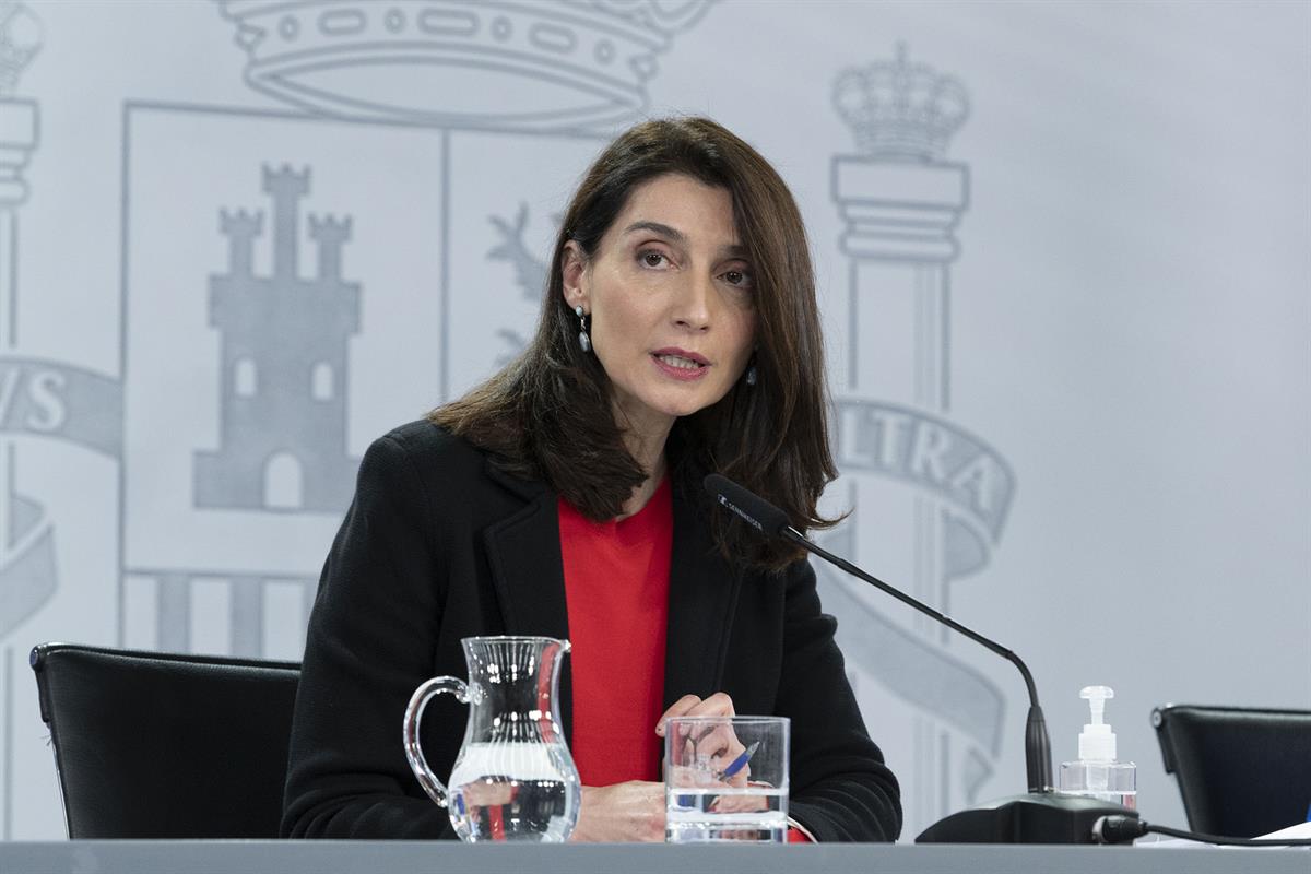 4/03/2022. Rueda de prensa posterior al Consejo de Ministros: Llop, Rodríguez y Grande Marlaska. La ministra de Justicia, Pilar Llop, durant...