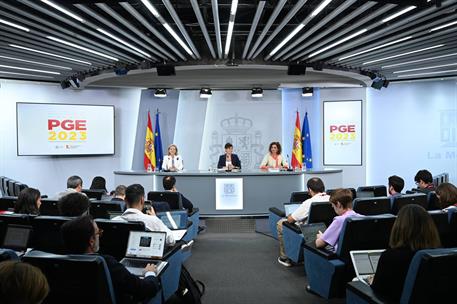 4/10/2022. Rueda de prensa tras el Consejo de Ministros; Isabel Rodríguez, Nadia Calviño y María Jesús Montero