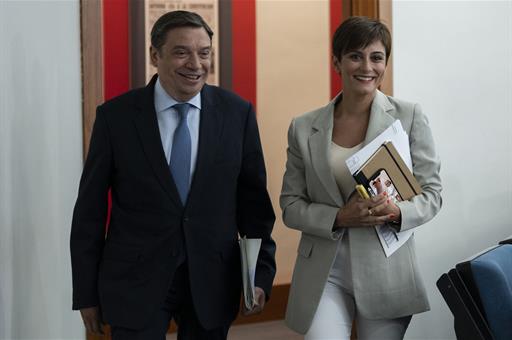 Luis Planas e Isabel Rodríguez llegan a la sala de prensa