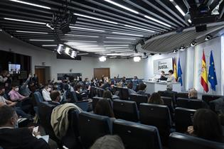 Luis Planas e Isabel Rodríguez durante la rueda de prensa posterior al Consejo de Ministros