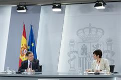Luis Planas e Isabel Rodríguez durante la rueda de prensa posterior al Consejo de Ministros