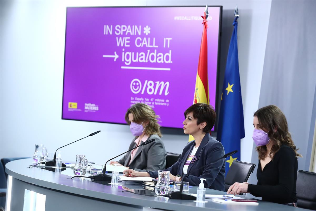 8/03/2022. Rueda de prensa posterior al Consejo de Ministros: Isabel Rodríguez, Teresa Ribera e Irene Montero. La ministra de Política Terri...