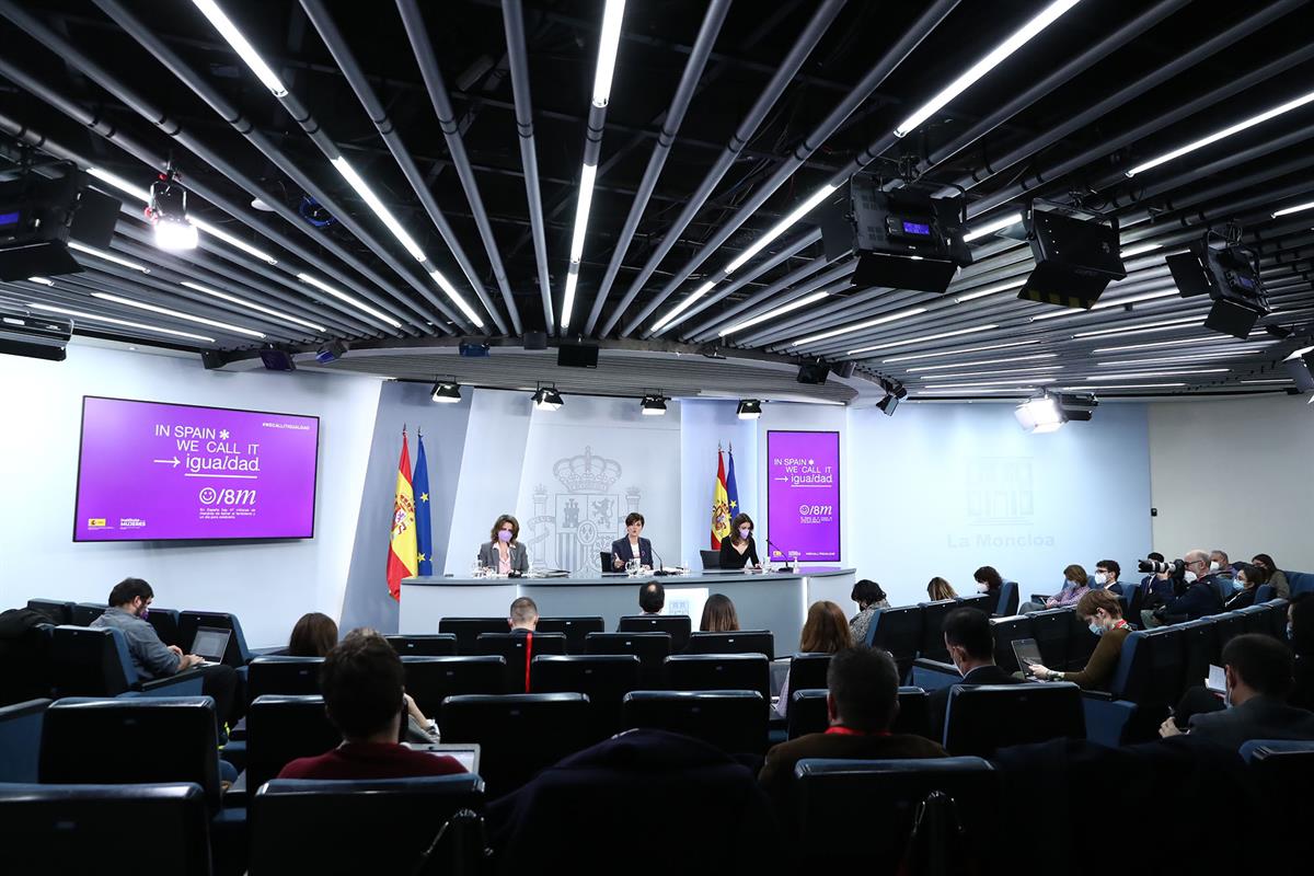 8/03/2022. Rueda de prensa posterior al Consejo de Ministros: Isabel Rodríguez, Teresa Ribera e Irene Montero. La ministra de Política Terri...