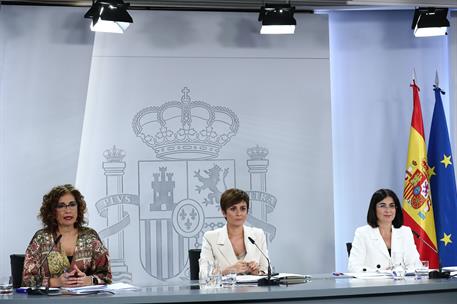 8/11/2022. Rueda de prensa tras el Consejo de Ministros: Isabel Rodríguez, María Jesús Montero y Carolina Darias. La ministra de Política Te...