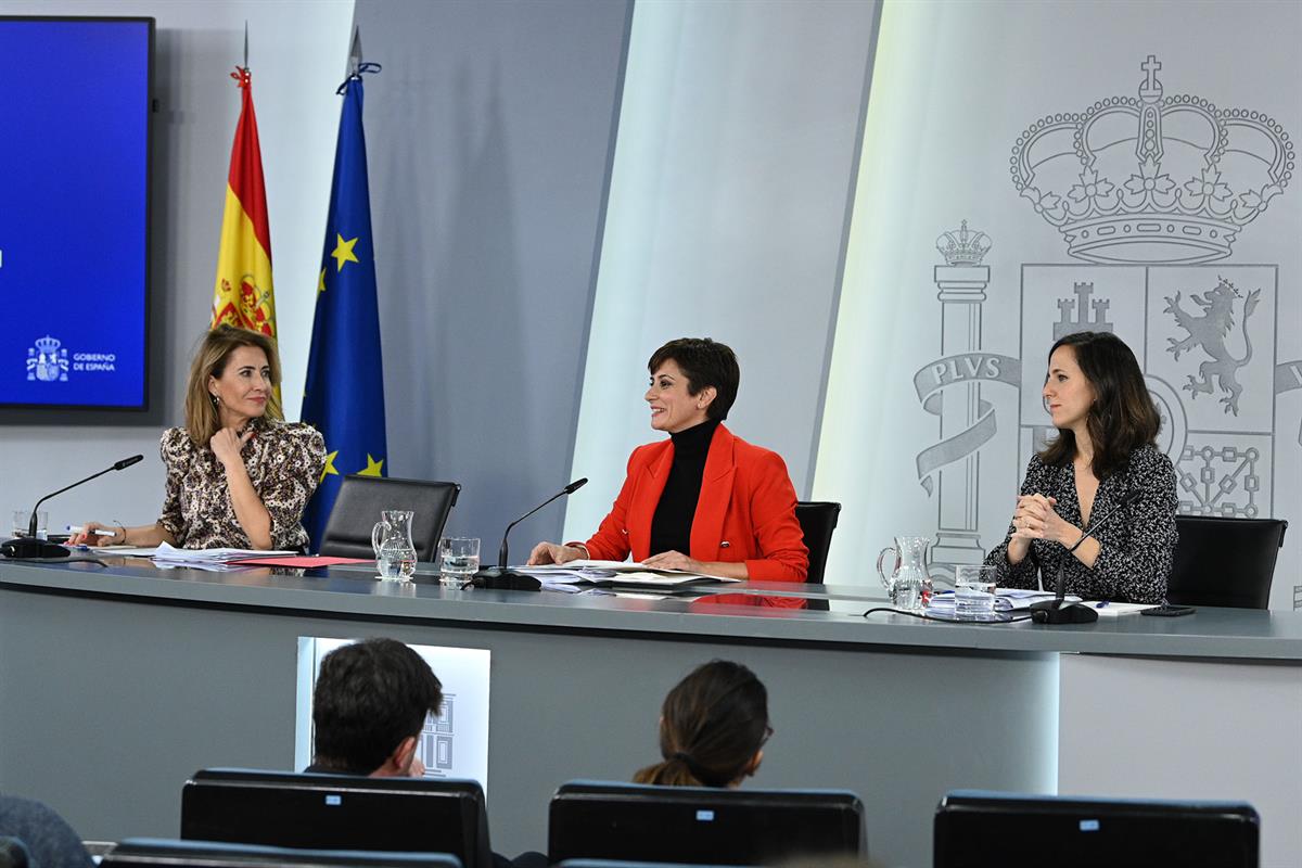 13/12/2022. Rueda de prensa tras el Consejo de Ministros: Isabel Rodríguez, Raquel Sánchez e Ione Belarra. La ministra de Política Territori...