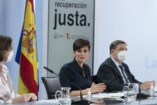 Reyes Maroto, Isabel Rodríguez y Luis Planas durante la rueda de prensa posterior al Consejo de Ministros