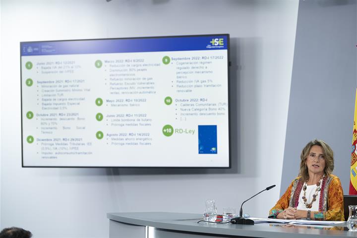 La vicepresidenta tercera y ministra para la Transición Ecológica y el Reto Demográfico, Teresa Ribera, en la rueda de prensa