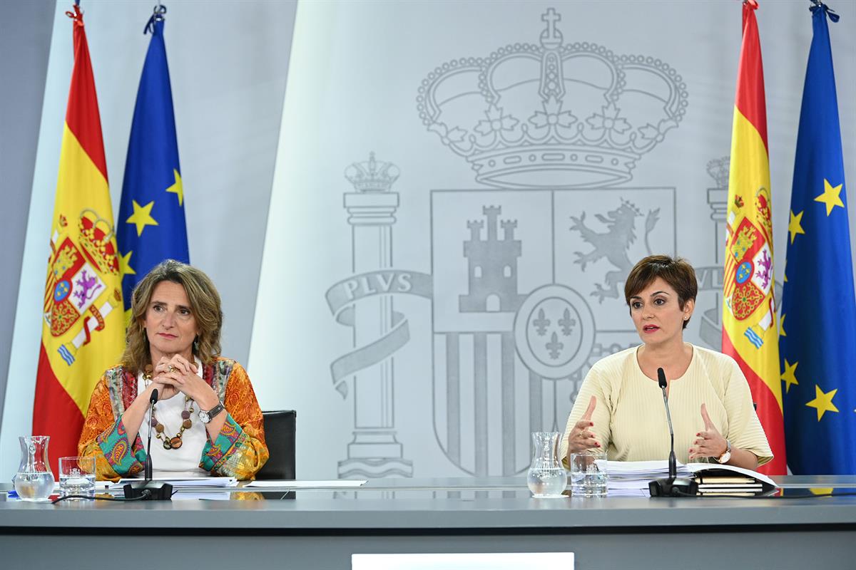 18/10/2022. Rueda de prensa tras el Consejo de Ministros: Isabel Rodríguez y Teresa Ribera. La ministra de Política Territorial y portavoz d...