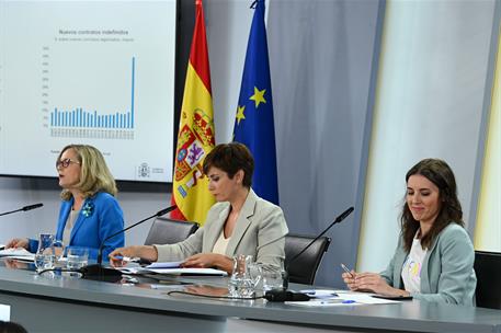 La vicepresidenta Nadia Calviño, la ministra y portavoz, Isabel Rodríguez y la ministra Montero, durante la comparecencia