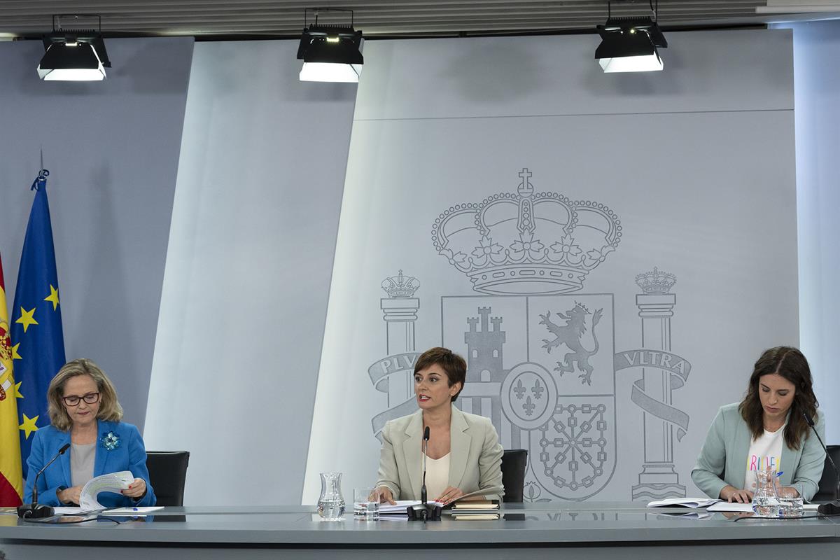 27/06/2022. Rueda de prensa tras el Consejo de Ministros: Rodríguez, Calviño e Irene Montero. La vicepresidenta primera y ministra de Asunto...