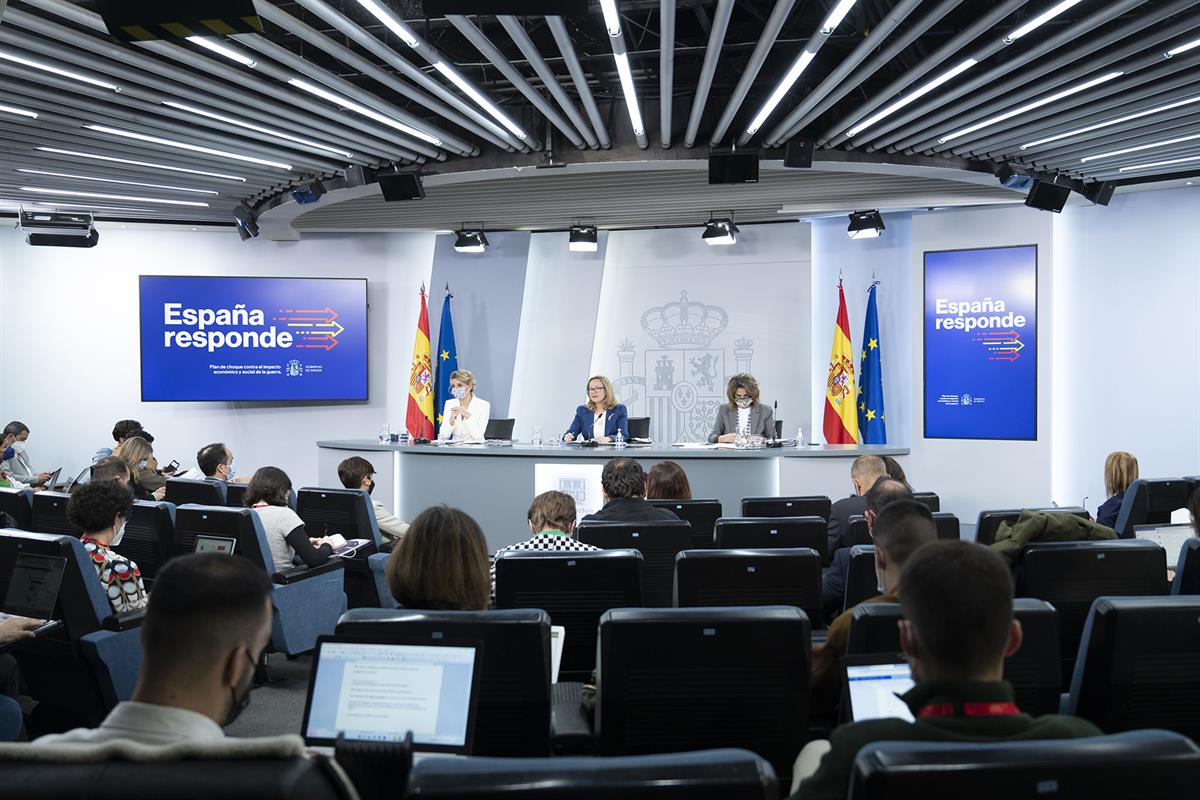 29/03/2022. Rueda de prensa posterior al Consejo de Ministros: Nadia Calviño, Yolanda Díaz y Teresa Ribera. La vicepresidenta primera y mini...