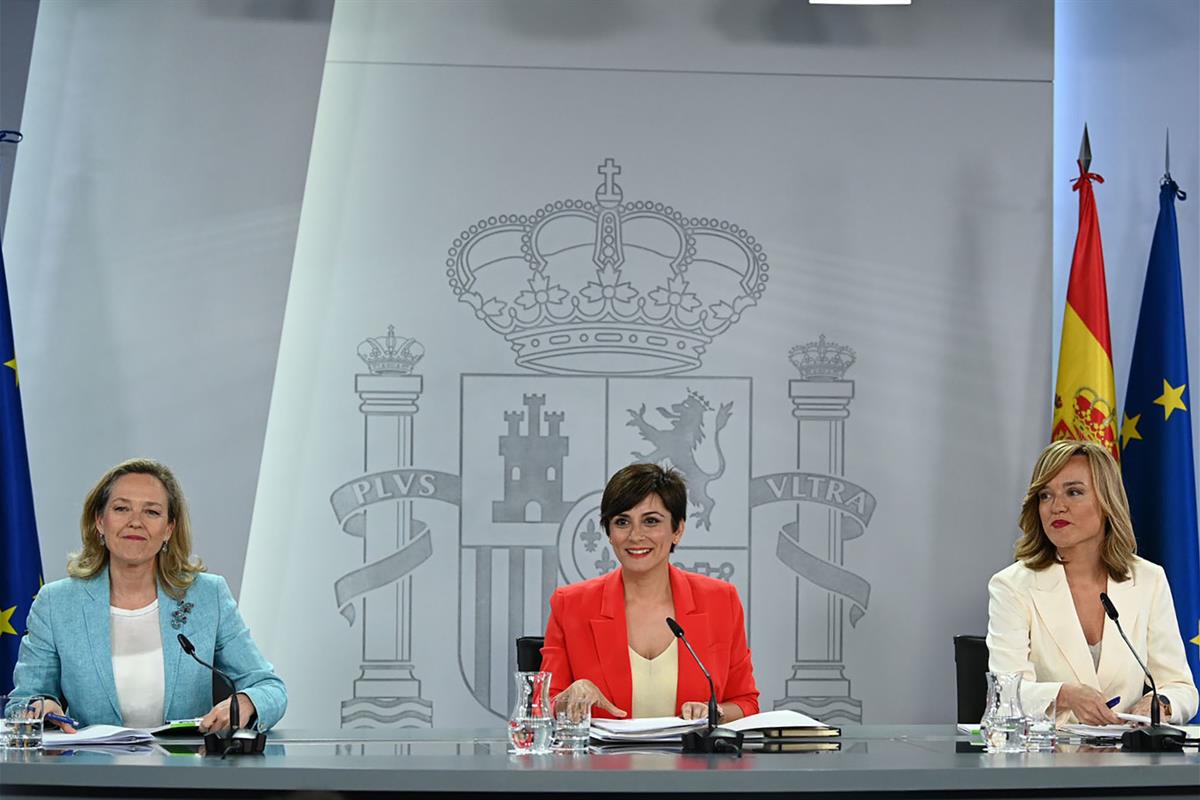 3/05/2023. Rueda de prensa tras el Consejo de Ministros: Isabel Rodríguez, Nadia Calviño y Pilar Alegría. La ministra de Política Territoria...