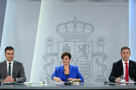 4/07/2023. Rueda de prensa tras el Consejo de Ministros: Isabel Rodríguez, Héctor Gómez y José Miñones. La ministra Portavoz junto a los min...