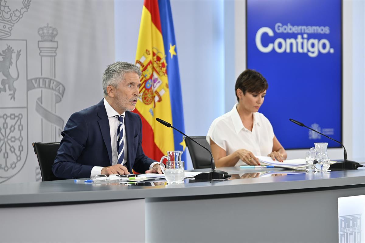 Fernando Grande-Marlaska e Isabel Rodríguez, en la rueda de prensa del Consejo