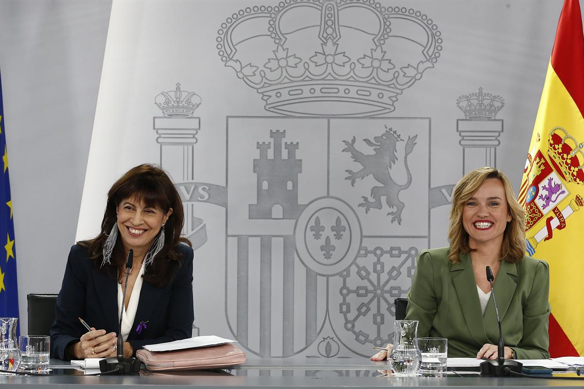 La portavoz del Gobierno, Pilar Alegría, y la ministra de Igualdad, Ana Redondo, durante la rueda de prensa posterior al Consejo