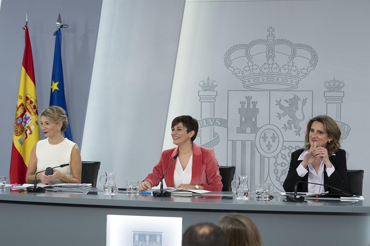 10/01/2023. Rueda de prensa tras el Consejo de Ministros: Díaz, Rodríguez y Ribera. La vicepresidenta segunda y ministra de Trabajo y Econom...