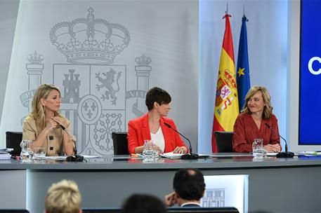 11/04/2023. Rueda de prensa tras el Consejo de Ministros: Isabel Rodríguez, Yolanda Díaz y Pilar Alegría. La vicepresidenta segunda y minist...