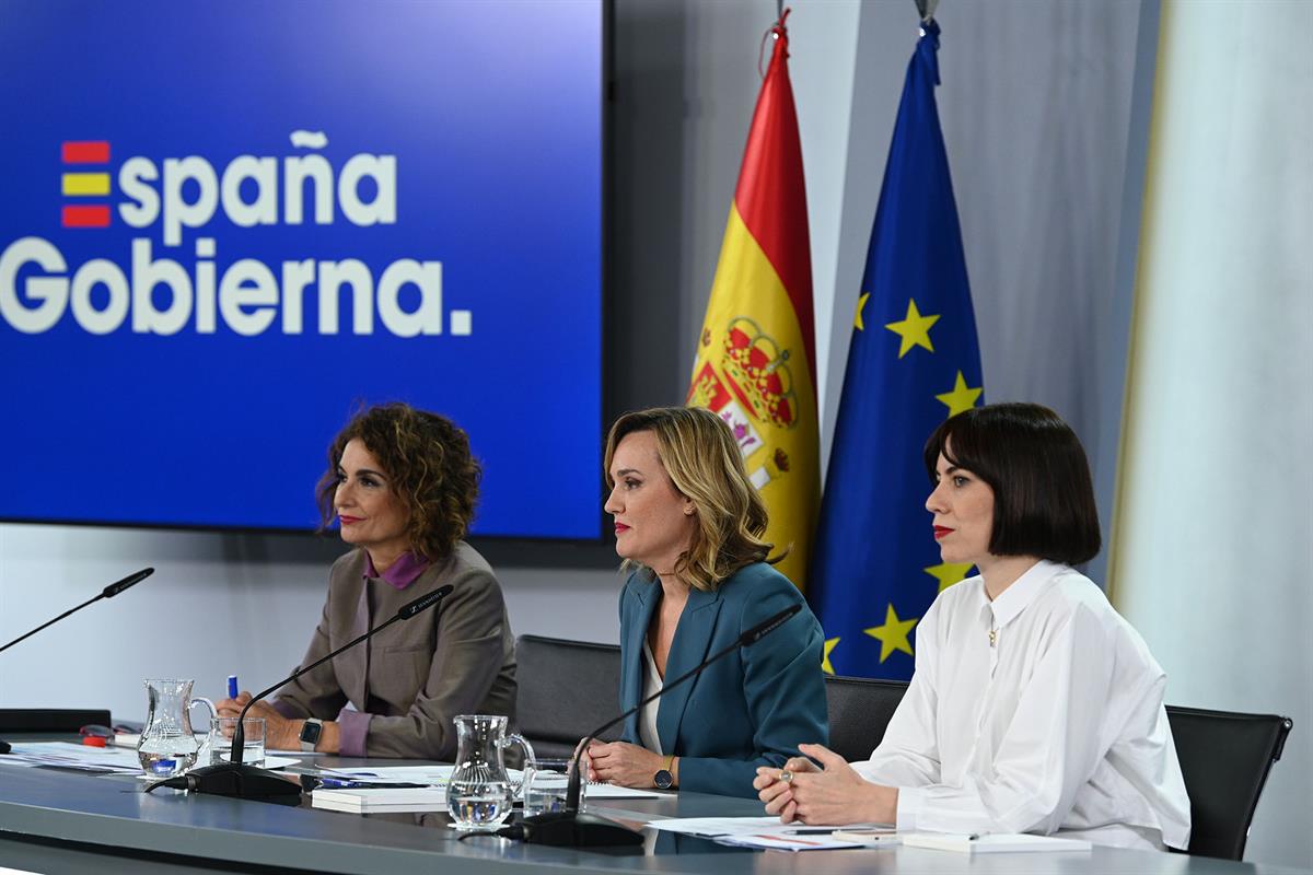 La vicepresidenta María Jesús Montero, la ministra Pilar Alegría y la ministra Diana Morant, en la rueda posterior al Consejo
