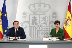El ministro José María Albares y la ministra Isabel Rodríguez, en la rueda de prensa tras el Consejo de Ministros