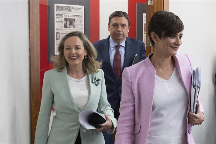 18/04/2023. Rueda de prensa tras el Consejo de Ministros: Isabel Rodríguez, Nadia Calviño y Luis Planas. La vicepresidenta primera y ministr...