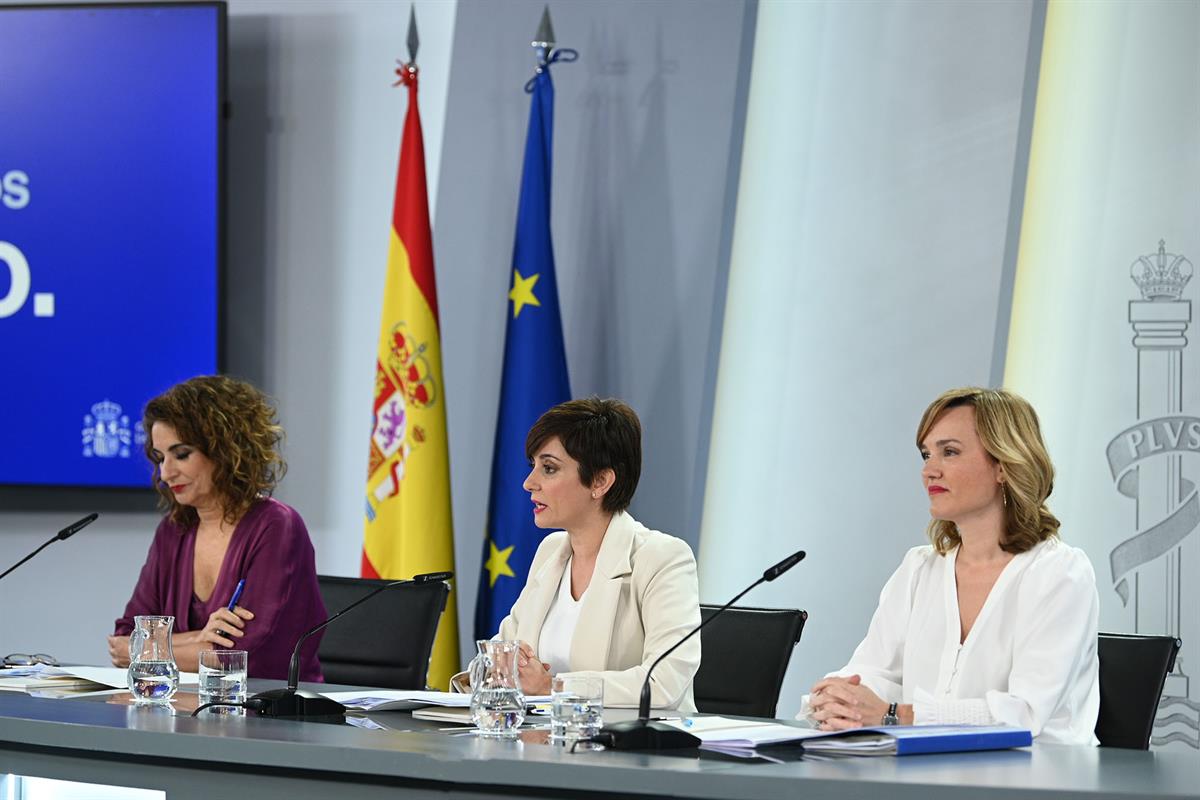 21/02/2023. Rueda de prensa tras el Consejo de Ministros: Isabel Rodríguez, María Jesús Montero y Pilar Alegría. La ministra de Política Ter...