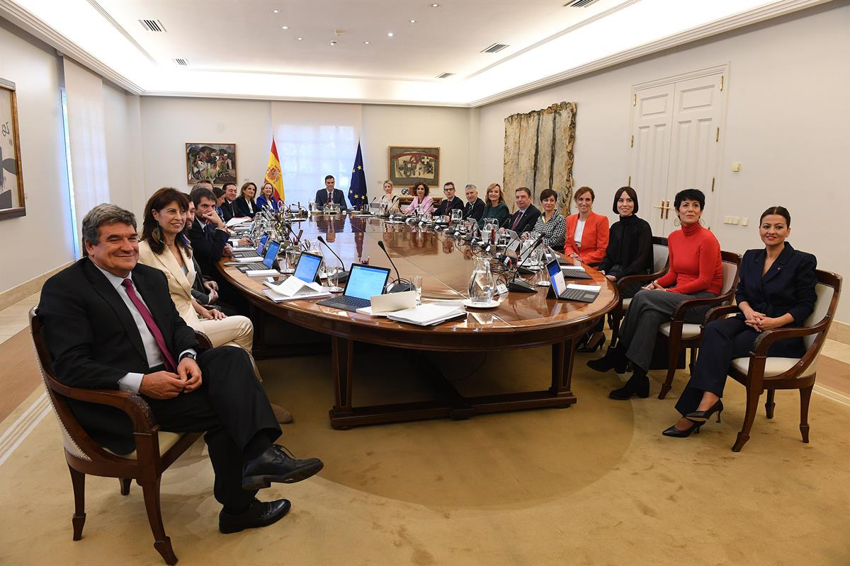 22/11/2023. Gobierno de la XV Legislatura. El presidente del Gobierno, Pedro Sánchez, y los ministros y las ministras del Ejecutivo de la XV...