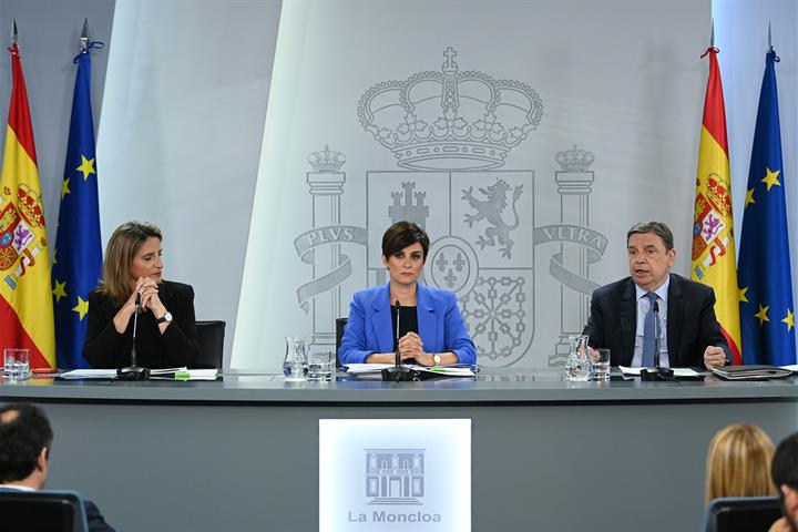 25/04/2023. Consejo de Ministros: Isabel Rodríguez, Teresa Ribera, Luis Planas. La vicepresidenta tercera y ministra para la Transición Ecol...