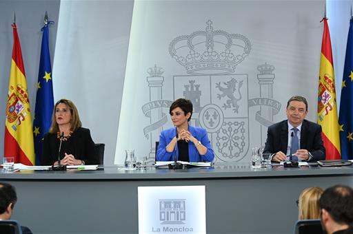 La vicepresidenta Teresa Ribera, la ministra Isabel Rodríguez y el ministro Luis Planas, en la rueda de prensa tras el Consejo