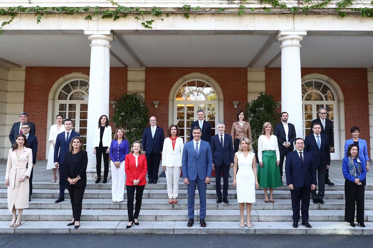 25/04/2023. Foto de familia del Gobierno. Foto de familia del Gobierno con sus dos nuevos miembros: el ministro de Sanidad, José Manuel Miño...