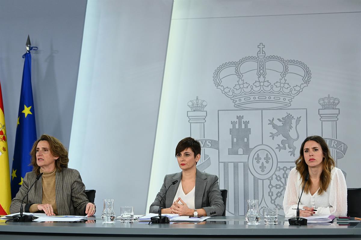 28/02/2023. Rueda de prensa tras el Consejo de Ministros: Isabel Rodríguez, Teresa Ribera e Irene Montero. La ministra de Política Territori...