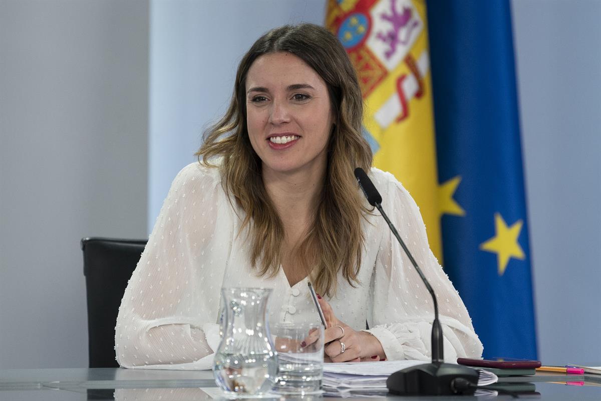28/02/2023. Rueda de prensa tras el Consejo de Ministros: Isabel Rodríguez, Teresa Ribera e Irene Montero. La ministra de Igualdad, Irene Mo...
