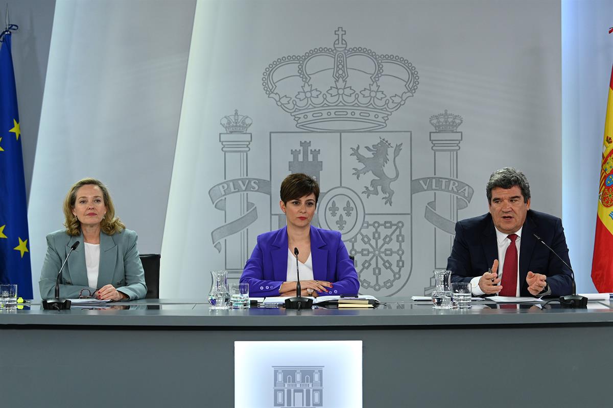 28/03/2023. Rueda de prensa tras el Consejo de Ministros: Isabel Rodríguez, Nadia Calviño y José Luis Escrivá. La vicepresidenta primera y m...