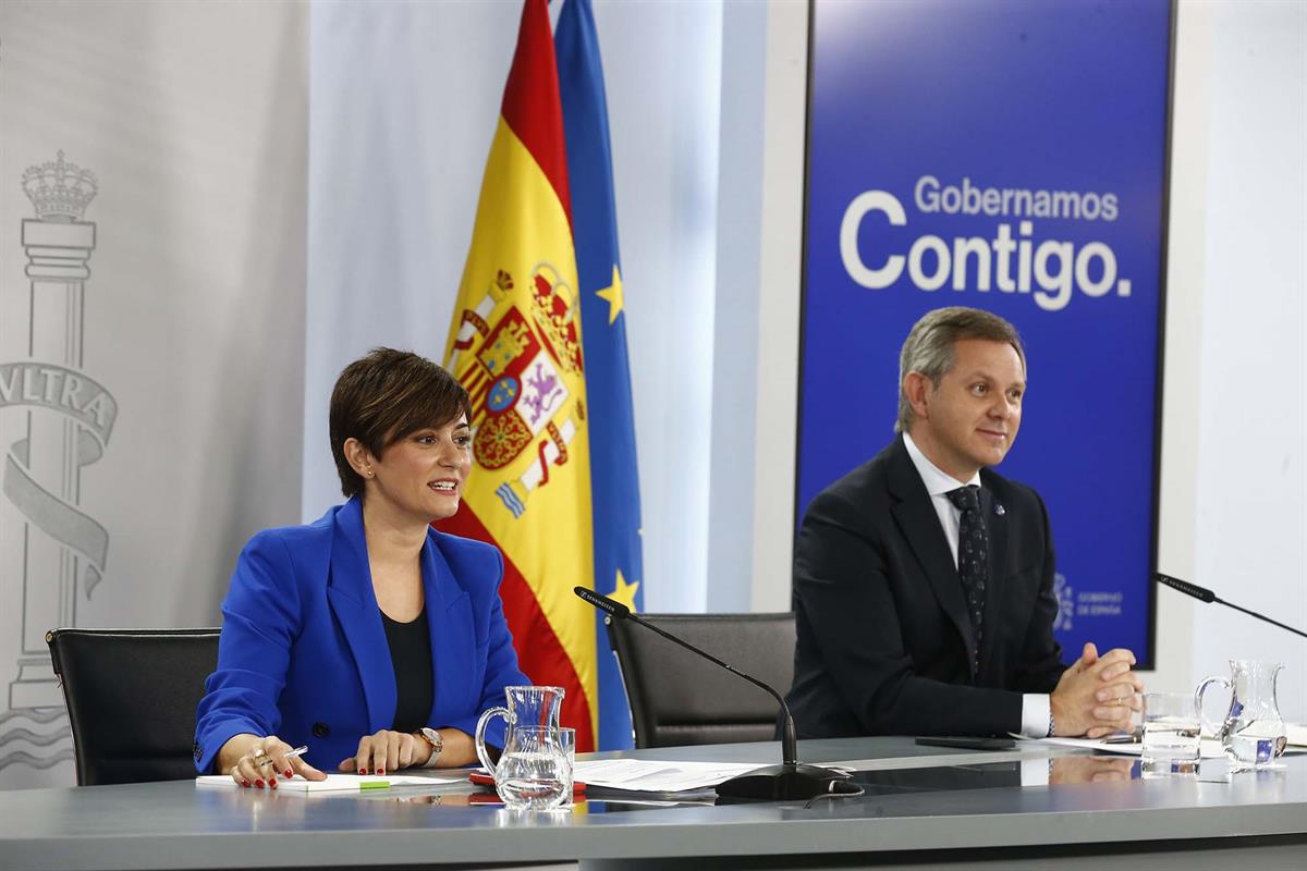 30/10/2023. Rueda de prensa tras el Consejo de Ministros: Isabel Rodríguez y José Manuel Miñones. La ministra de Política Territorial y port...