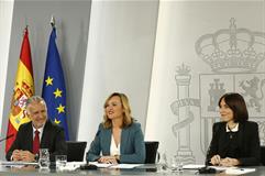 El ministro Ángel Víctor Torres, la ministra Pilar Alegría y la ministra Diana Morant, en la rueda de prensa