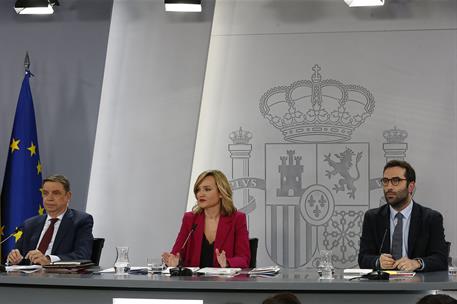 9/01/2024. Rueda de prensa tras el Consejo de Ministros: Planas, Alegría, Cuerpo. El ministro de Agricultura, Pesca y Alimentación, Luis Pla...