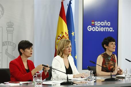 9/04/2024. Rueda de prensa tras el Consejo de Ministros: Pilar Alegría, Isabel Rodríguez y Elma Saiz. La ministra de Vivienda y Agenda Urban...