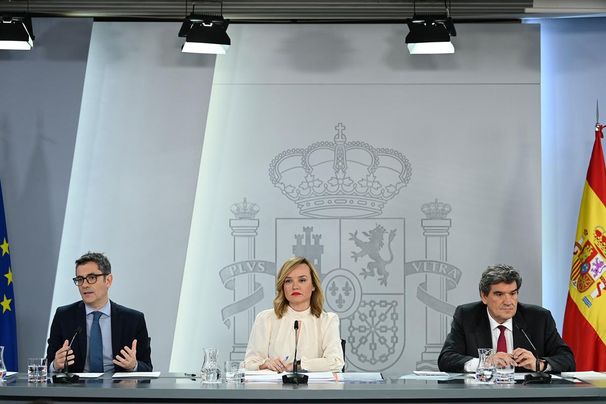 12/03/2024. Rueda de prensa tras el Consejo de Ministros: Pilar Alegría, Félix Bolaños y José Luis Escrivá. El ministro Félix Bolaños, la mi...