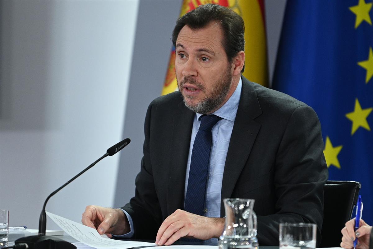 El ministro de Transportes y Movilidad Sostenible, Óscar Puente, en la rueda de prensa tras el Consejo de Ministros