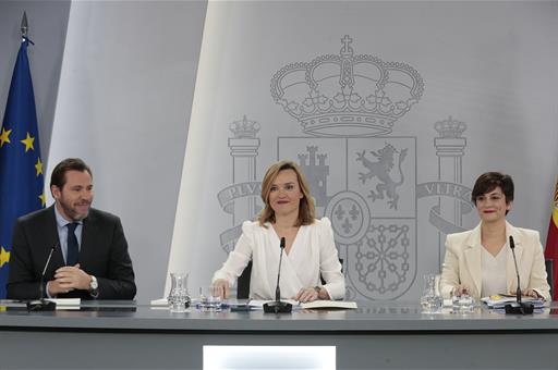 Óscar Puente, Pilar Alegría e Isabel Rodríguez durante la rueda de prensa posterior al Consejo de Ministros