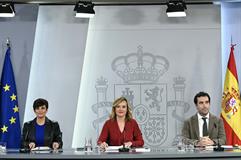Isabel Rodríguez, Pilar Alegría y Carlos Cuerpo durante la rueda de prensa posterior al Consejo de Ministros