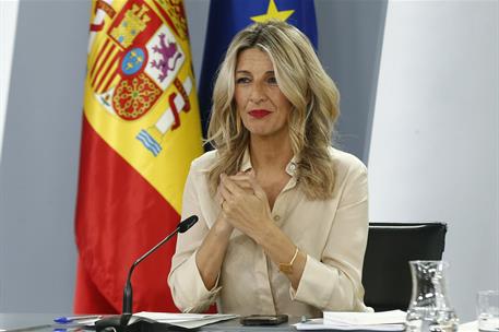 30/04/2024. Rueda de prensa tras el Consejo de Ministros: Yolanda Díaz, Pilar Alegría y José Luis Escrivá. La vicepresidenta segunda y minis...