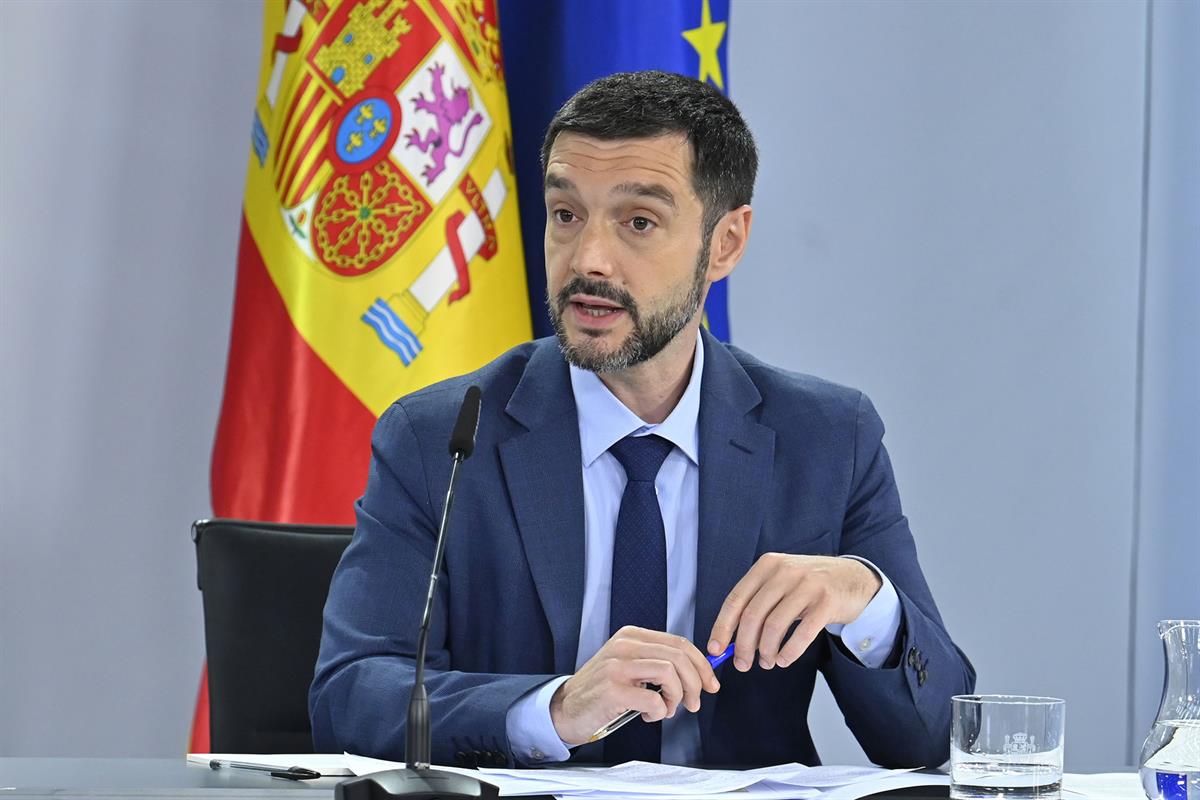 1/07/2025. Rueda de prensa tras el Consejo de Ministros: Isabel Rodríguez, Pilar Alegría y Pablo Bustinduy. El ministro de Derechos Sociales...